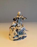 romantisch blauw wit porseleinen beeldje, Antiek en Kunst, Antiek | Porselein, Ophalen of Verzenden