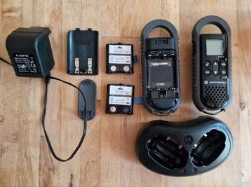 2 Motorola walkie-talkies TLKR-T5