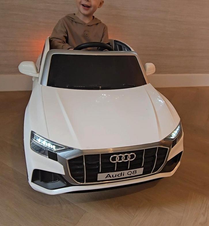 Elektrische Kinderauto Audi Q8, Kinderen en Baby's, Speelgoed | Buiten | Accuvoertuigen, Zo goed als nieuw, Ophalen