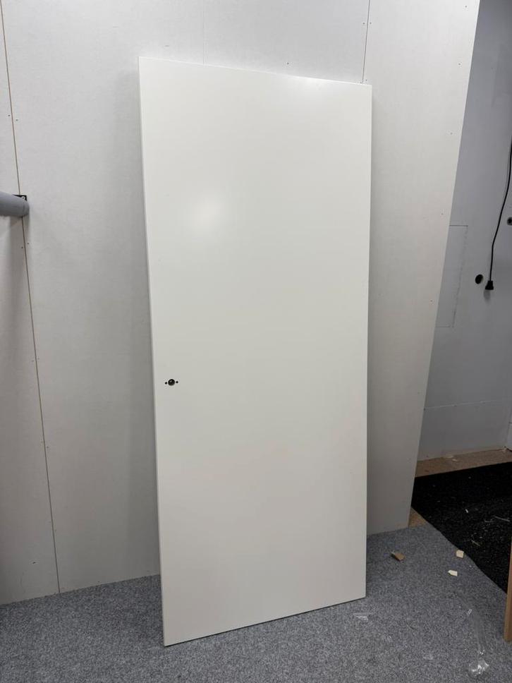 MP225 - Svedex opdekdeur glad rechts 204,8 x 83, Doe-het-zelf en Verbouw, Deuren en Horren, Zo goed als nieuw, Binnendeur, 200 tot 215 cm