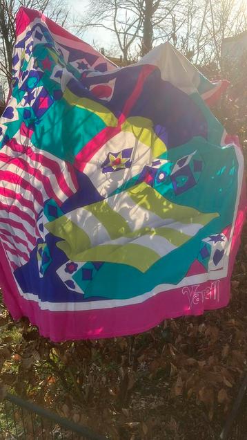 Vintage shawl, Yarrell jaren’70 in wit/pink, paars/ groen. beschikbaar voor biedingen