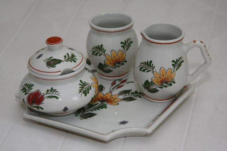 Servies Delfs Polychroom Regina, handgeschilderd, Antiek en Kunst, Antiek | Keramiek en Aardewerk, Ophalen of Verzenden