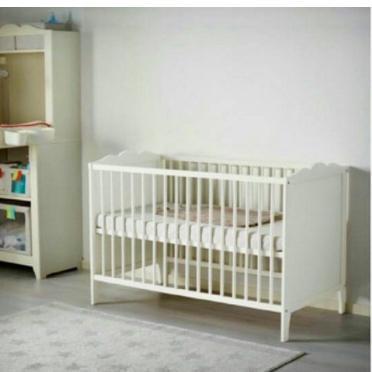 Ikea hensvik ledikant en commode kast, Kinderen en Baby's, Kinderkamer | Complete kinderkamers, Gebruikt, Jongetje of Meisje, Ophalen