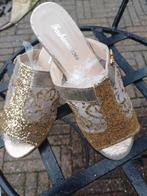 Zilveren en goede slippers elegante hakje nieuwe  38, Ophalen of Verzenden, Nieuw