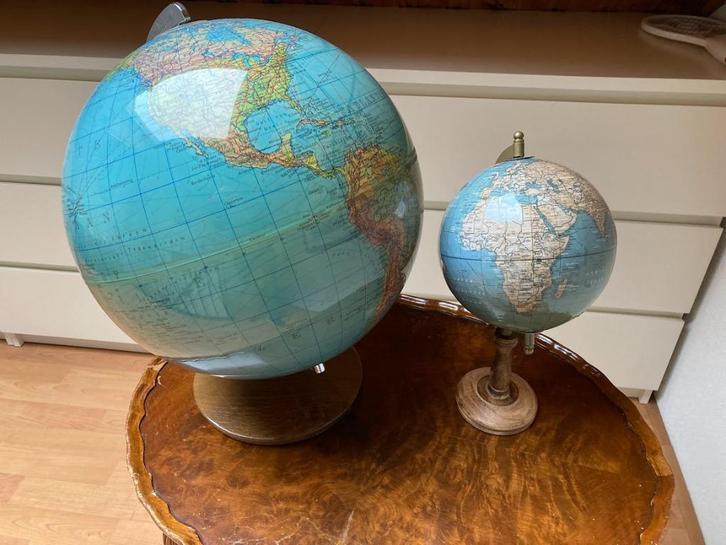 2 Wereldbollen/globes.1xgroot + een kleintje. Samen 15 euro, Huis en Inrichting, Woonaccessoires | Wereldbollen, Gebruikt, Ophalen of Verzenden