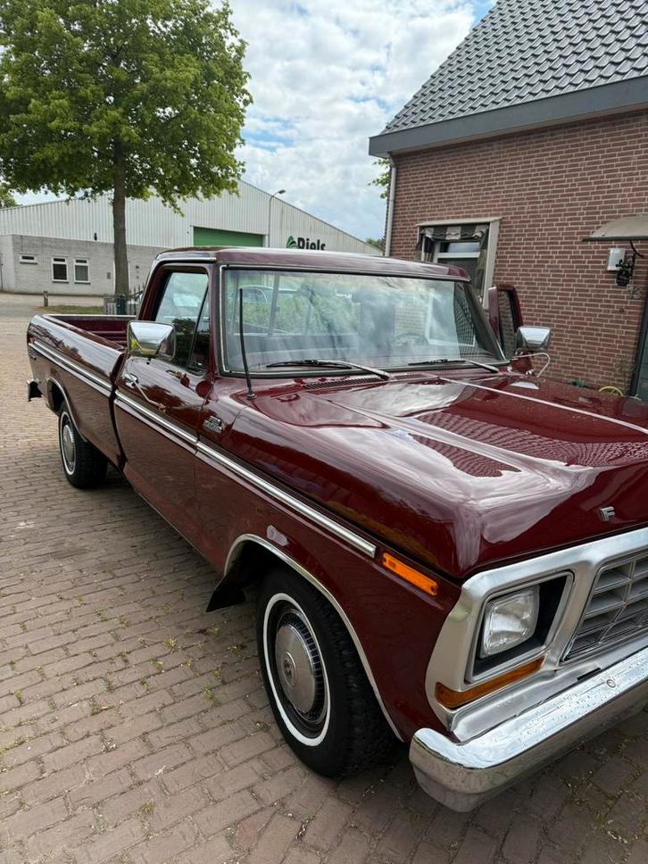 Ford 1978 Rood, Auto's, Bestelauto's, Particulier, Ford, Benzine, Geïmporteerd, Rood, Overige kleuren, Velours, Achterwielaandrijving