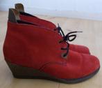 Leuke rode suede schoenen met sleehak van Rieker maat 40, Verzenden, Lage of Enkellaarzen, Zo goed als nieuw, Rood