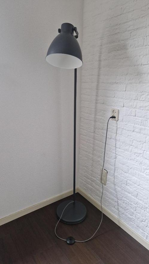 Vloerlamp (1.63cm), Huis en Inrichting, Lampen | Vloerlampen, Zo goed als nieuw, 150 tot 200 cm, Ophalen of Verzenden