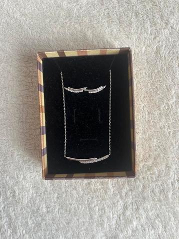 Zilveren Sieradenset met diamantjes - Ketting en Oorbellen beschikbaar voor biedingen