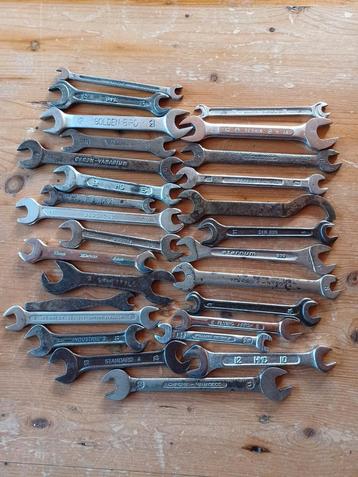 Assortiment kleine steeksleutels beschikbaar voor biedingen