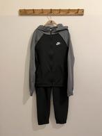 Nike trainingspak grijs maat L 147-158, Jongen of Meisje, Ophalen of Verzenden, Zo goed als nieuw, Setje