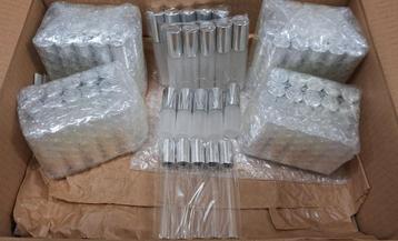 Lege parfum flesjes. beschikbaar voor biedingen