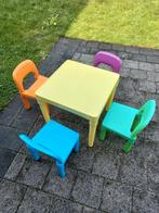 Gekleurde stoeltjes 4x met tafeltje kunststof, Ophalen of Verzenden, Tafel(s) en Stoel(en), Zo goed als nieuw