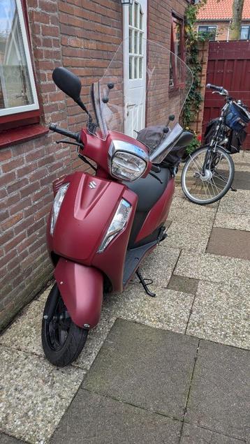Motorscooter windscherm nieuwstaat. overcompleet. beschikbaar voor biedingen