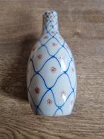 Japans Vaasje met Bloempatroon vintage sakefles  porselein, Antiek en Kunst, Antiek | Vazen, Ophalen of Verzenden