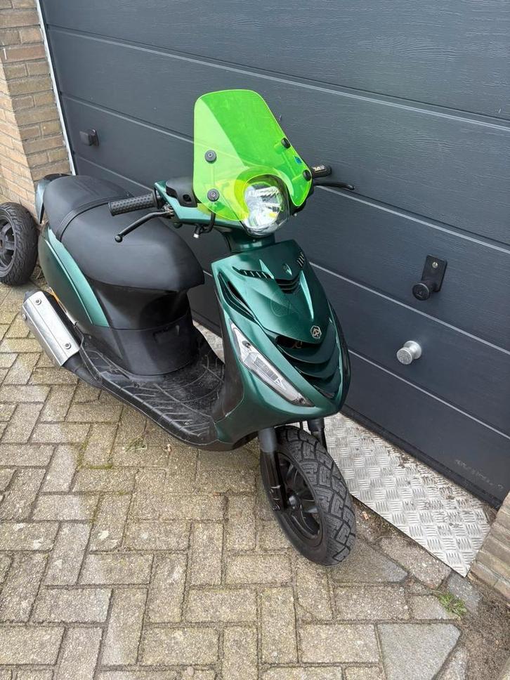 Zip 172cc AC Brom, Fietsen en Brommers, Scooters | Piaggio, Zo goed als nieuw, Zip, Benzine, Ophalen