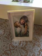 Vintage kleine portretje meisje met pop., Antiek en Kunst, Curiosa en Brocante, Ophalen of Verzenden