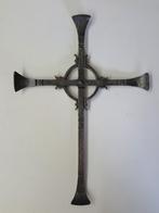 Muurkruisje, smeedijzer, jaren '60, h. 31,7 cm., Verzenden