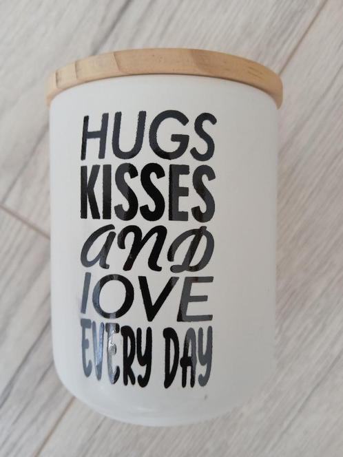 Geurkaars met tekst (zie beschrijving), NIEUW, prijs 3 euro, Huis en Inrichting, Woonaccessoires | Kandelaars en Kaarsen, Nieuw