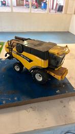 Newholland CX880 miniatuur combine, Ophalen of Verzenden, Zo goed als nieuw, Tractor of Landbouw, Overige merken