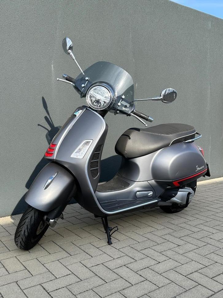 Vespa gts 300 hpe, Fietsen en Brommers, Scooters | Vespa, Zo goed als nieuw, Overige modellen, Benzine, Ophalen