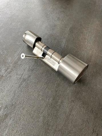 Bold Slim Deurslot beschikbaar voor biedingen