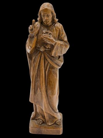 Hout christus beeldje fijn gesneden uit vruchten hout beschikbaar voor biedingen