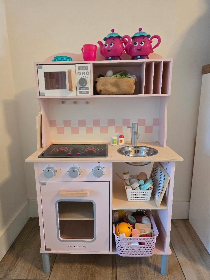 Leuk roze speel keukentje, Kinderen en Baby's, Speelgoed | Speelkeukens, Zo goed als nieuw, Speelkeuken, Hout, Ophalen
