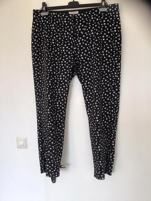 ZWART BROEKJE MET WITTE POLKADOTS VAN GERRY WEBER MAAT 44, Kleding | Dames, Broeken en Pantalons, Zo goed als nieuw, Maat 42/44 (L)