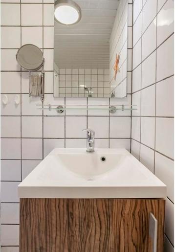 Badkamer meubel met wasbak beschikbaar voor biedingen