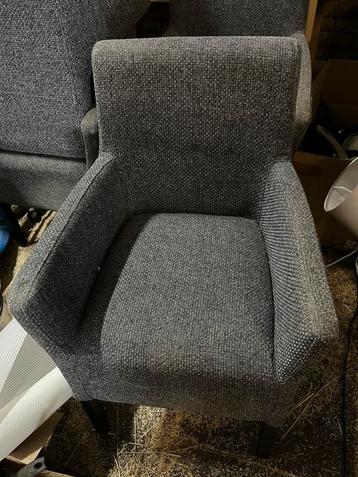 4 eetkamerstoelen beschikbaar voor biedingen