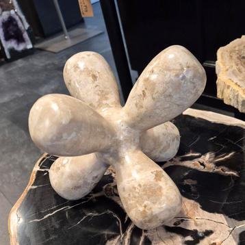 marmeren ornament molecuul  beschikbaar voor biedingen