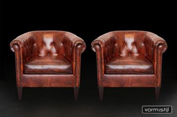 Gecapitonneerde chesterfield clubfauteuils beschikbaar voor biedingen