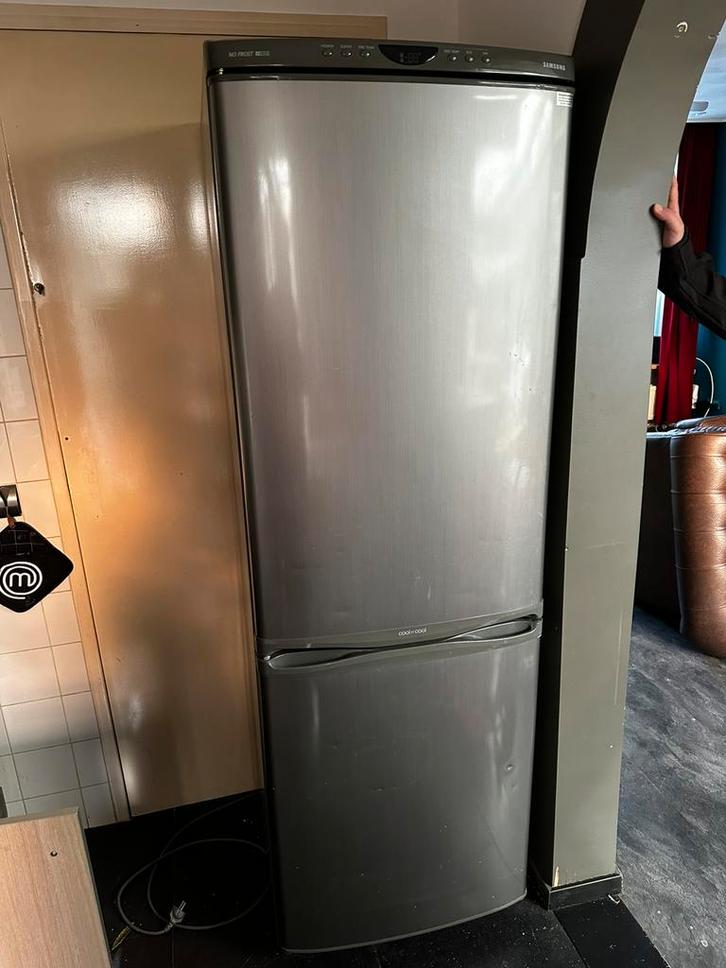 Samsung RVS koelkast hoog met vriesvak, Witgoed en Apparatuur, Koelkasten en IJskasten, Zo goed als nieuw, Met vriesvak, 200 liter of meer