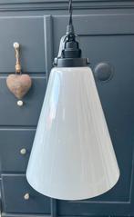 Vintage hanglamp, opaal glas, nieuwe pendel zwart textiel, Ophalen of Verzenden, Zo goed als nieuw, Glas, Minder dan 50 cm
