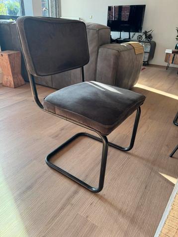 Set 4 eetkamerstoelen beschikbaar voor biedingen