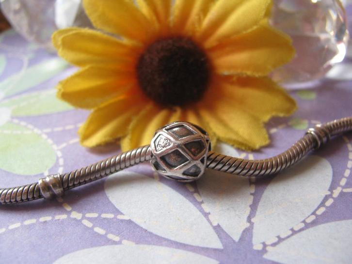 Pandora bedel P146 = 🕸️web zonder spin 🕷️, Sieraden, Tassen en Uiterlijk, Bedels, Zo goed als nieuw, Pandora, Zilver, 1 bedel