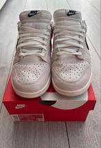 Nike dunk low maat 41, Ophalen of Verzenden, Zo goed als nieuw, Beige, Sneakers of Gympen