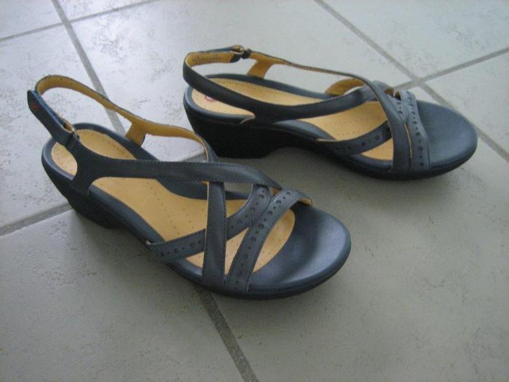 Zeer mooie blauw leren sandaal CLARKS 40-41-D snazzeys, Kleding | Dames, Schoenen, Nieuw, Sandalen of Muiltjes, Blauw, Verzenden