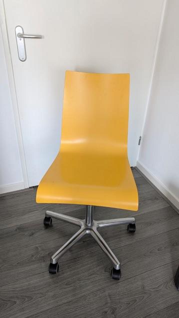 Verstelbare bureau stoel geel hout. beschikbaar voor biedingen