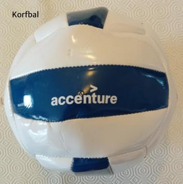 Te Koop: Een korfbal, merk Accenture, ZGAN. beschikbaar voor biedingen