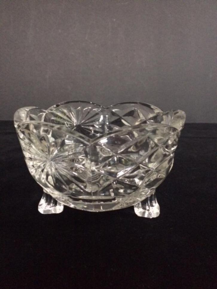 mooi brocante geslepen glazen (fruit)schaal op pootjes, Antiek en Kunst, Curiosa en Brocante, Ophalen of Verzenden