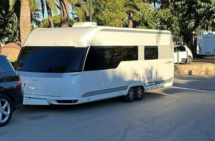 Hobby Premium 660 WFU, Caravans en Kamperen, Caravans, Particulier, tot en met 4, 1500 - 2000 kg, Rondzit, Hobby, Vast bed, 8 meter en meer