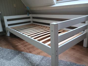 Robuust eenpersoonsbed te koop beschikbaar voor biedingen