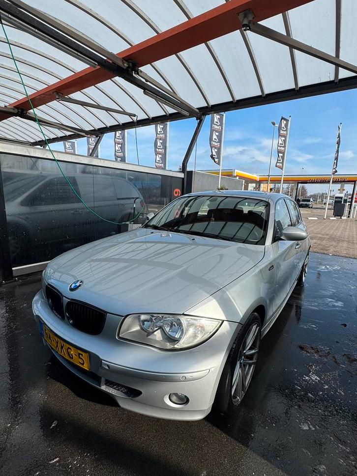 BMW 120i (E87) 2006, Auto's, BMW, Particulier, 1-Serie, Adaptive Cruise Control, Panoramadak, Benzine, Handgeschakeld, Zilver of Grijs