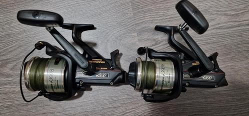 2x shimano baitrunner usa 4500B  als nieuw, Watersport en Boten, Hengelsport | Karpervissen, Zo goed als nieuw, Molen, Ophalen