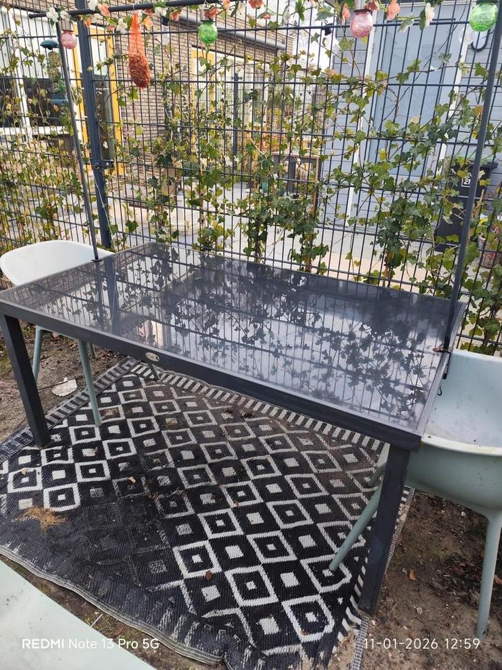 Stevige tuintafel met glazen plaat, Tuin en Terras, Tuintafels, Ophalen