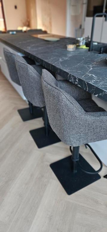 Verstelbare Barkrukken 3 stuks( mag ook per stuk weg). beschikbaar voor biedingen