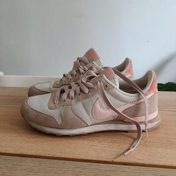 Nike Internationalist Sneakers Maat 40 beschikbaar voor biedingen