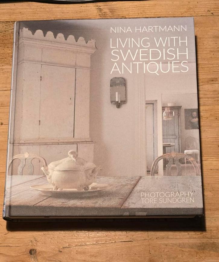 Boek Living with Swedish Antiques Nina Hartmann, Antiek en Kunst, Curiosa en Brocante, Ophalen of Verzenden